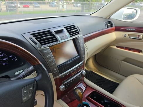 Used 2012 Lexus LS 460 w/ Comfort Pkg RWD image 23
