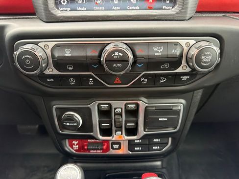 Used 2018 Jeep Wrangler Unlimited Rubicon AWD/4WD image 24
