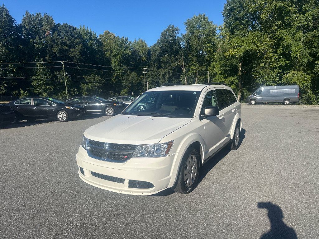 Used 2020 Dodge Journey SE w/ SE Popular Equipment Group FWD image 3