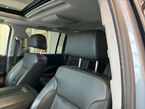 Used 2018 Chevrolet Suburban Premier AWD/4WD image 15