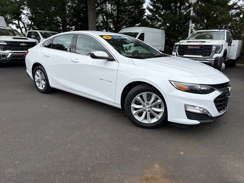 Used 2025 Chevrolet Malibu LT image 2