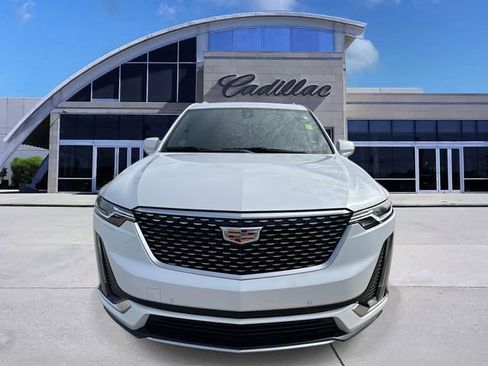 Used 2024 Cadillac XT6 Luxury image 2