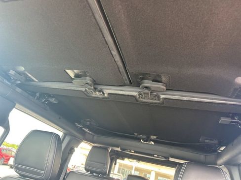 Used 2025 Ford Bronco Outer Banks AWD/4WD image 16