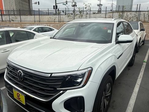 Used 2025 Volkswagen Atlas Cross Sport SE FWD image 1