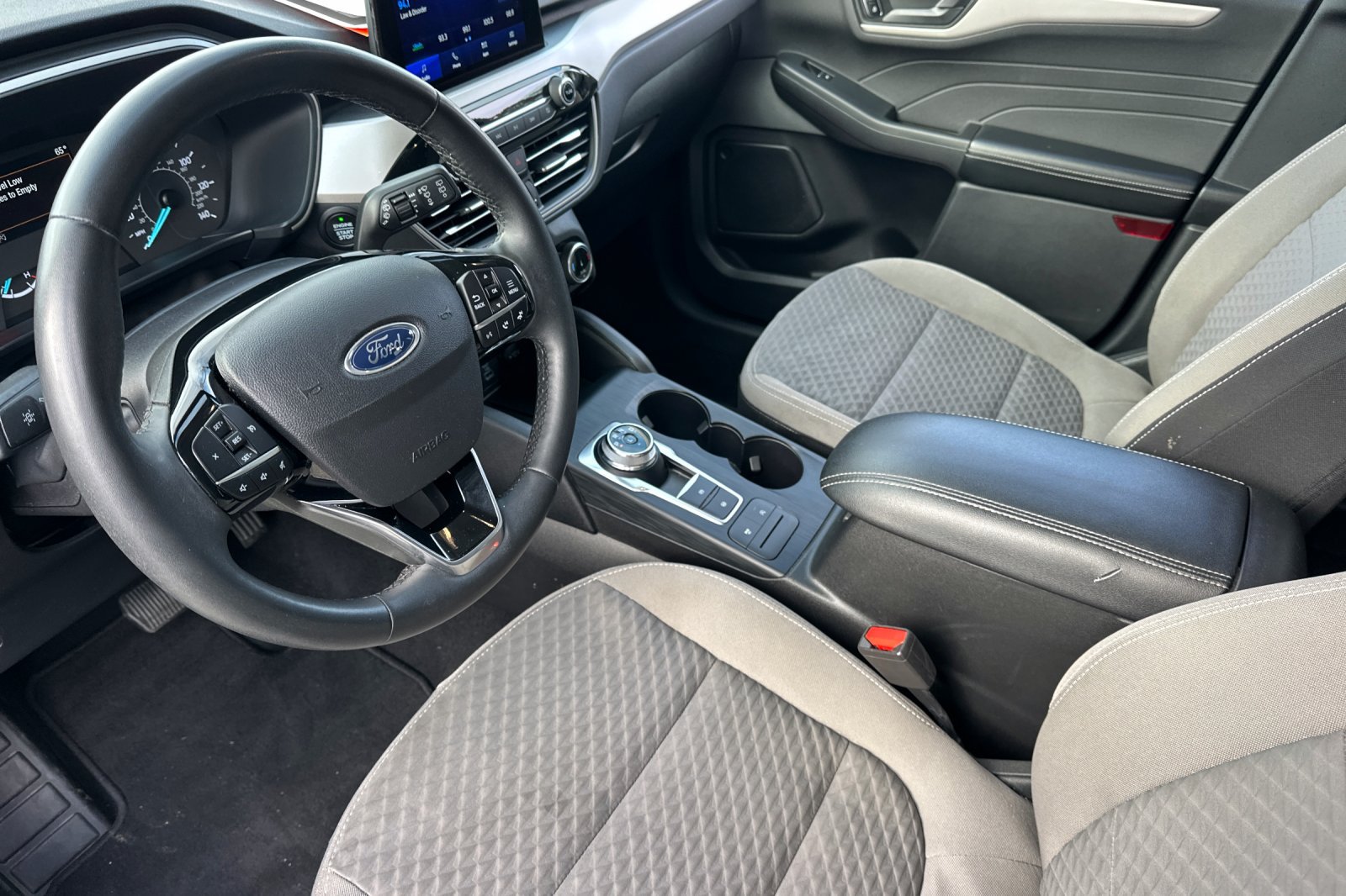 Used 2022 Ford Escape SE w/ SE Sport Appearance Package AWD/4WD image 9