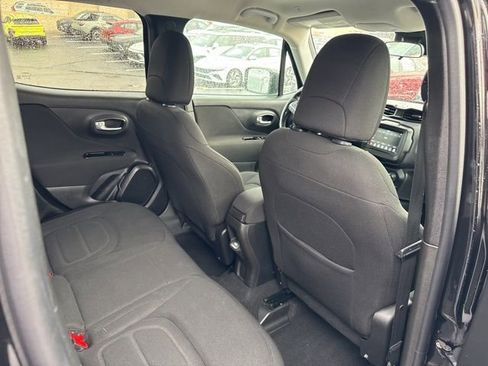 Used 2020 Jeep Renegade Latitude w/ Cold Weather Group image 12