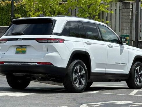 Used 2022 Jeep Grand Cherokee Limited 4xe AWD/4WD image 4