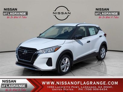 New 2025 Nissan Kicks Play S