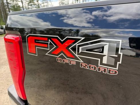 Used 2019 Ford F250 XLT w/ XLT Premium Package AWD/4WD image 11