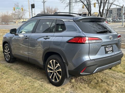 Used 2025 Toyota Corolla Cross XLE w/ Convenience Package image 9