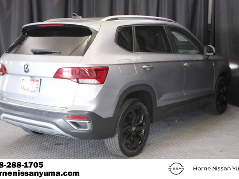 Used 2023 Volkswagen Taos SE w/ Panoramic Sunroof Package FWD image 13