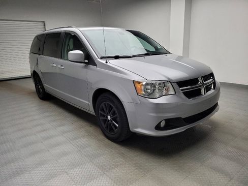 Used 2019 Dodge Grand Caravan SXT image 13