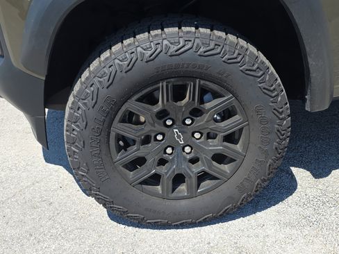Used 2025 Chevrolet Colorado Trail Boss image 2