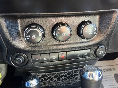 Used 2014 Jeep Wrangler Unlimited Sahara image 19