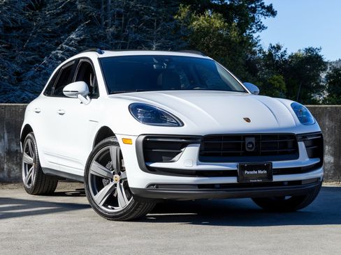 Certified 2025 Porsche Macan image 6