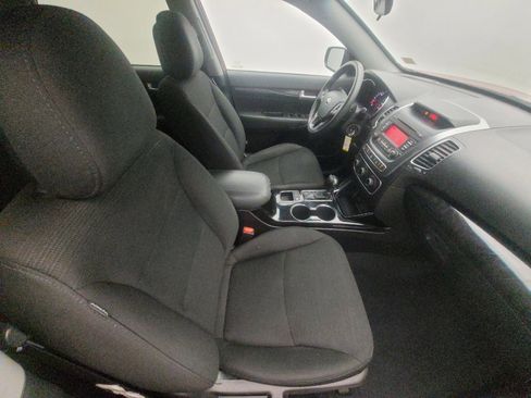 Used 2015 Kia Sorento LX image 21