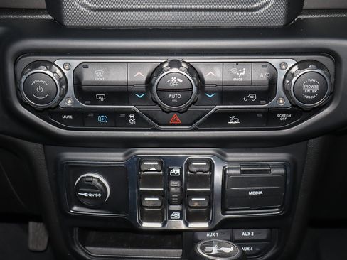 Used 2023 Jeep Wrangler Unlimited image 24