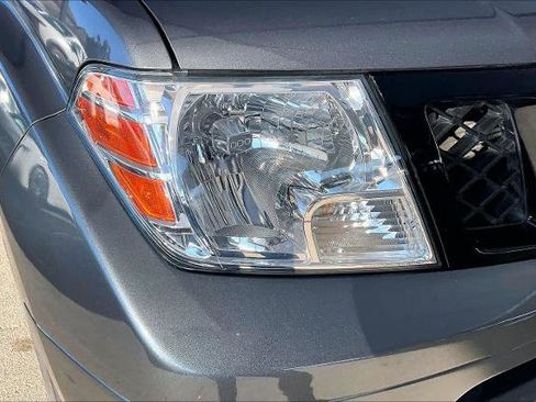 Certified 2021 Nissan Frontier SV w/ Midnight Edition Floor Mats image 27