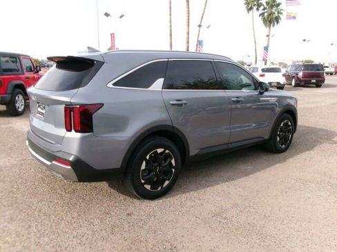 Used 2025 Kia Sorento S w/ Panoramic Sunroof Package image 7