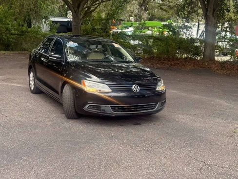 Used 2013 Volkswagen Jetta SE FWD image 3