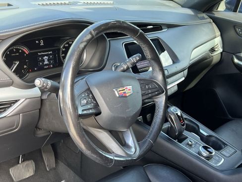 Used 2019 Cadillac XT4 Premium Luxury AWD/4WD image 13