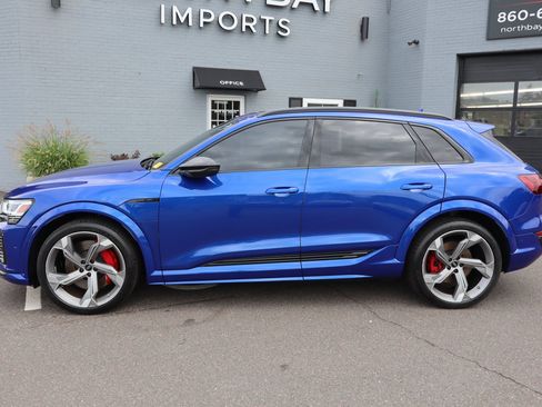 Used 2024 Audi SQ8 e-tron Premium Plus w/ Black Optic Package AWD/4WD image 9