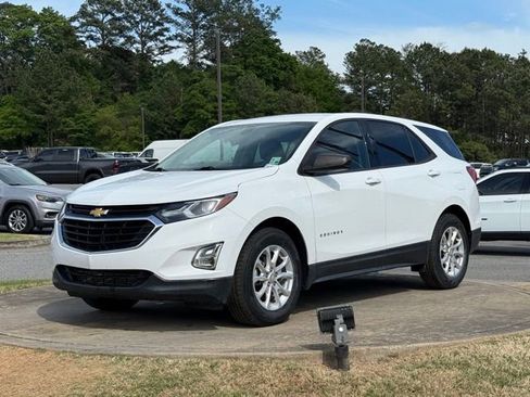 Used 2019 Chevrolet Equinox LS image 3
