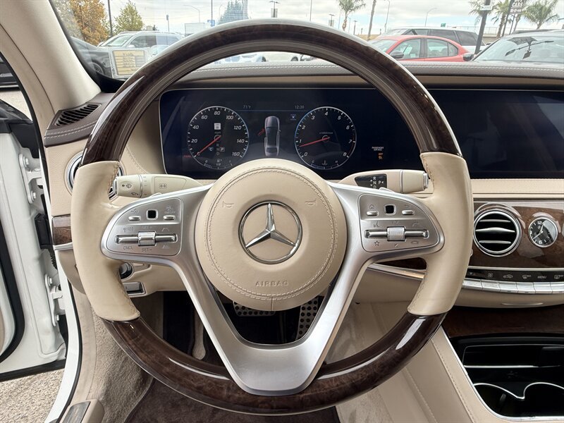 Used 2018 Mercedes-Benz S 560 Sedan image 11