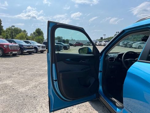 Used 2025 Chevrolet TrailBlazer LT AWD/4WD image 14