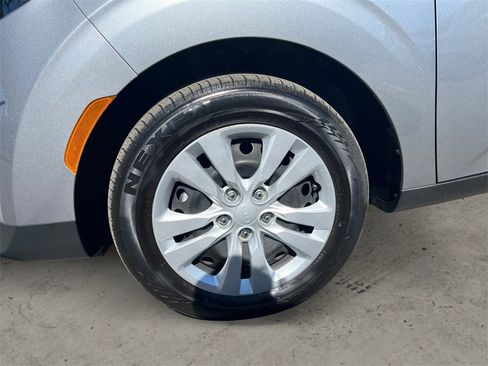 Used 2023 Kia Soul LX image 14