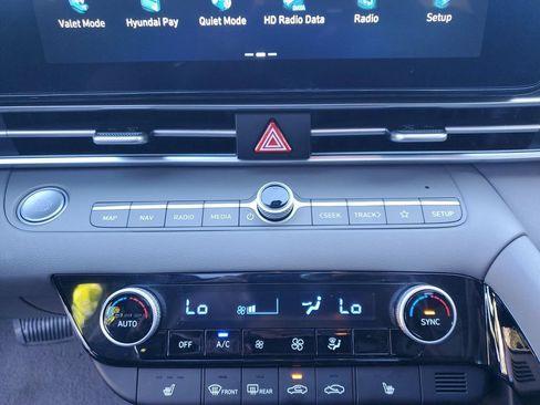 Used 2025 Hyundai Elantra SEL FWD image 27