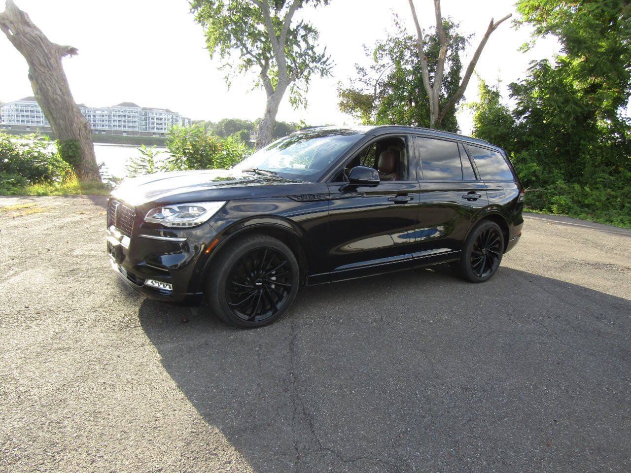 Used 2023 Lincoln Aviator Reserve w/ Equipment Group 201A AWD/4WD image 2
