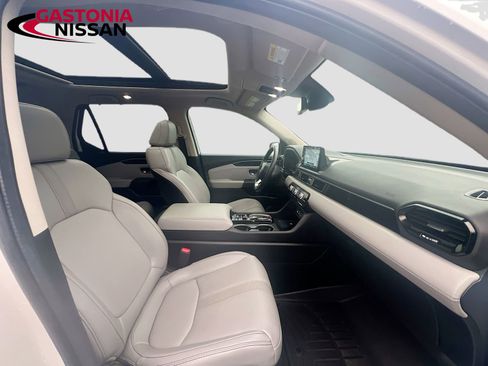 Used 2024 Honda Pilot Touring image 39