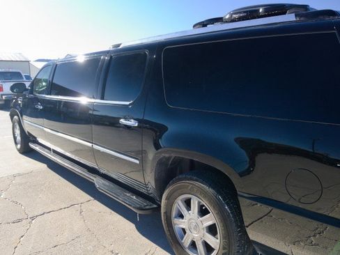 Used 2009 Cadillac Escalade ESV AWD w/ Livery Package image 8