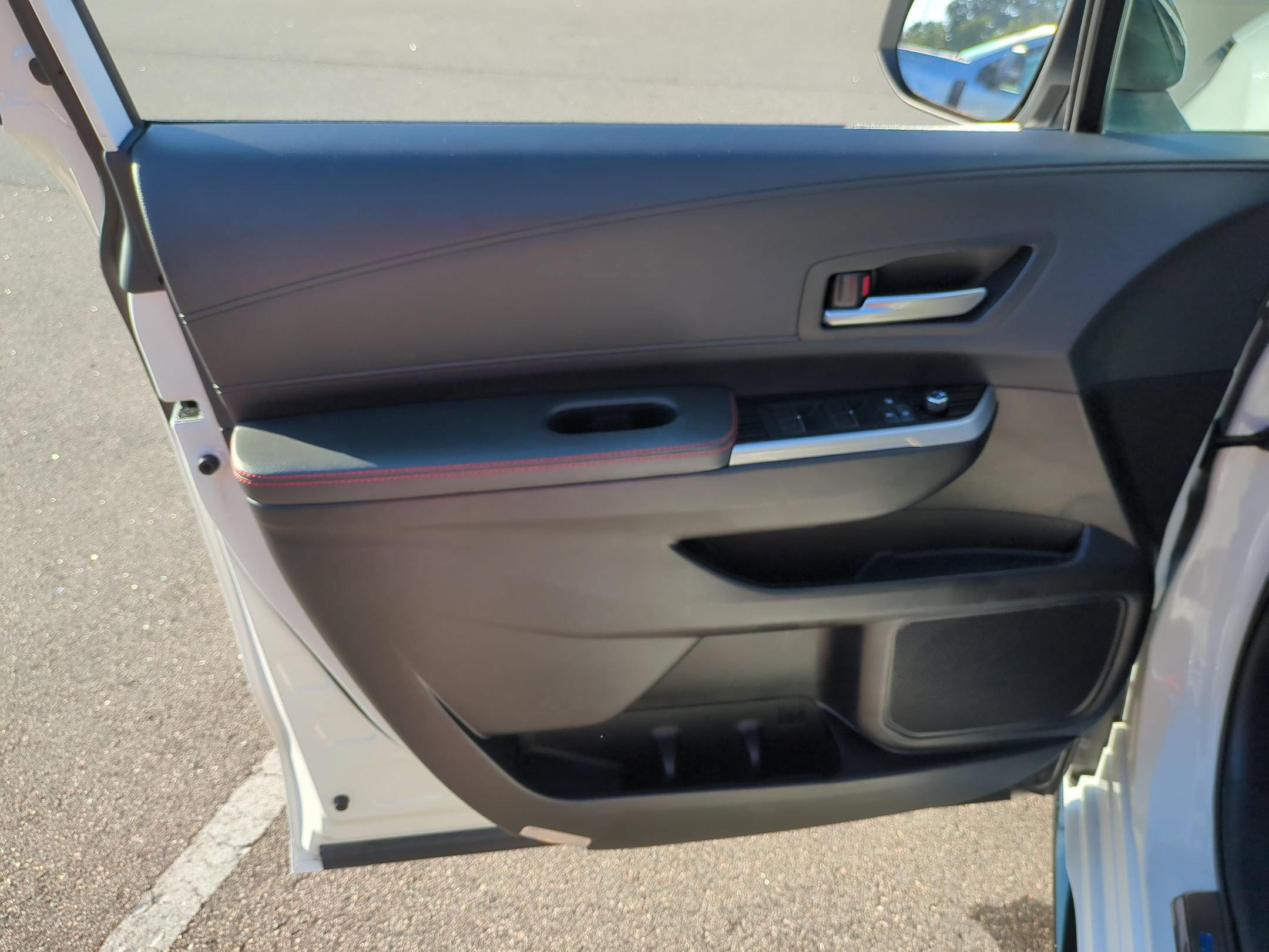 Used 2025 Toyota Sienna XSE FWD image 14