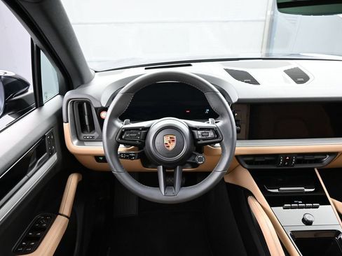 Certified 2025 Porsche Cayenne AWD/4WD image 17