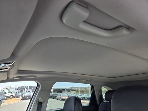 Used 2022 Kia Sorento S w/ Panoramic Sunroof Package AWD/4WD image 9