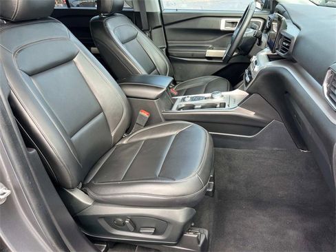 Used 2022 Ford Explorer XLT w/ Equipment Group 202A image 28