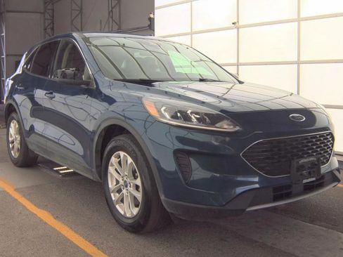 Used 2020 Ford Escape SE image 2