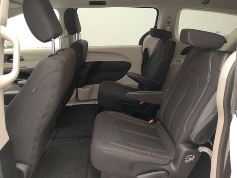 Used 2023 Chrysler Voyager LX FWD image 18
