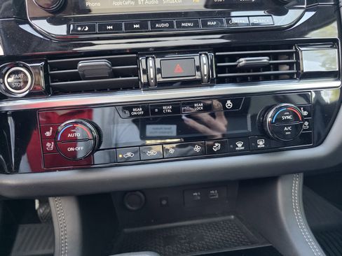 Used 2023 Nissan Pathfinder Platinum image 21