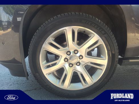 Used 2017 Cadillac Escalade Premium Luxury AWD/4WD image 26