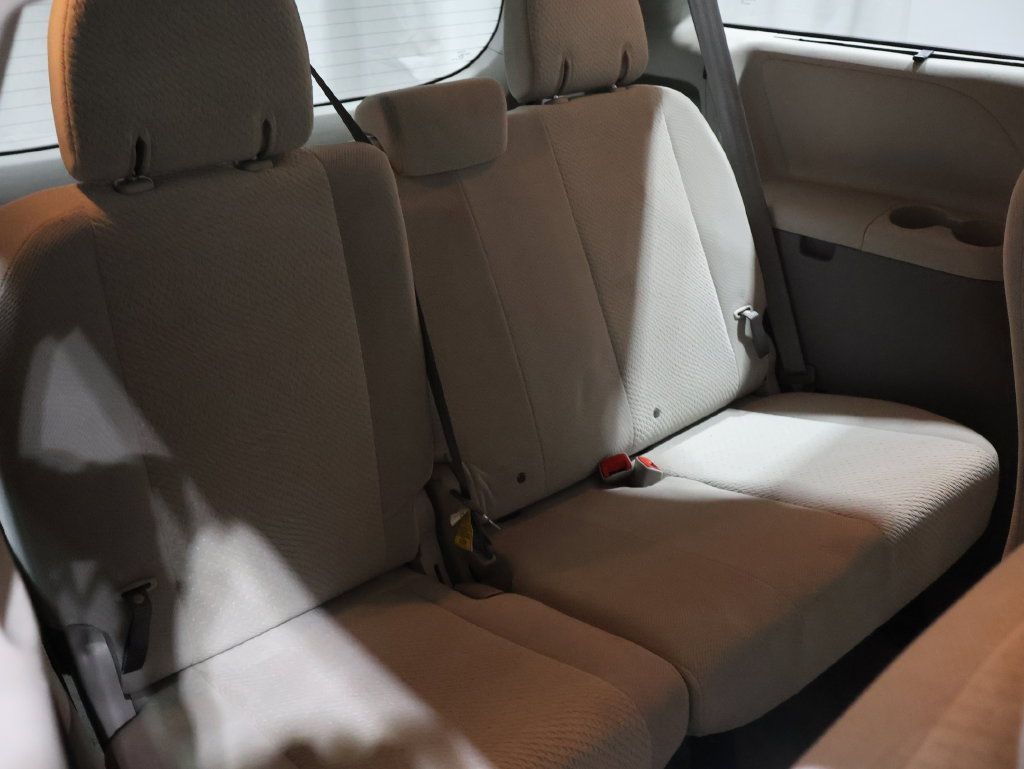 Used 2012 Toyota Sienna LE w/ Towing Pkg AWD/4WD image 17