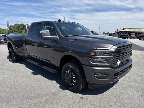 New 2026 RAM 3500 Big Horn AWD/4WD image 4