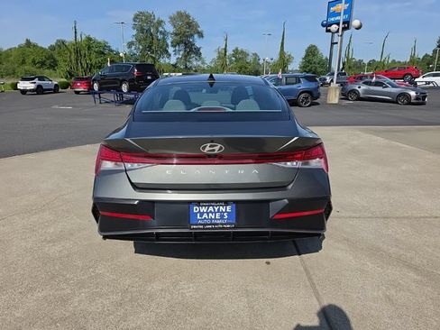 Used 2025 Hyundai Elantra SEL FWD image 5