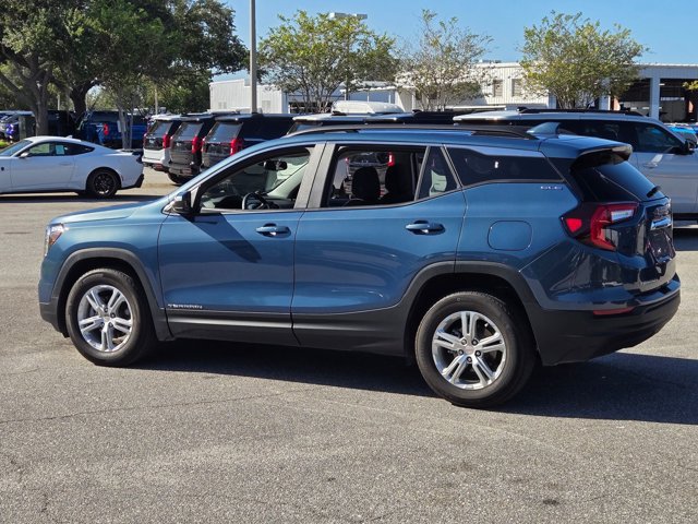 Used 2024 GMC Terrain SLE w/ Driver Convenience Package FWD image 7