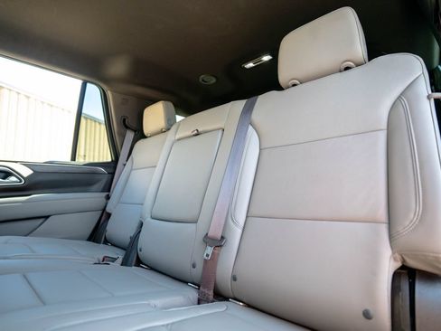 Used 2021 Chevrolet Tahoe Z71 w/ Z71 Off-Road Package AWD/4WD image 38