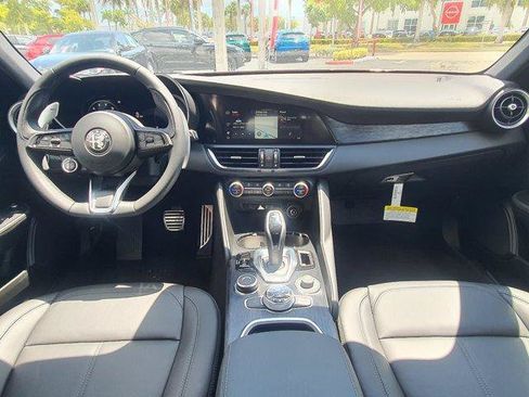 New 2024 Alfa Romeo Giulia Sprint RWD image 8