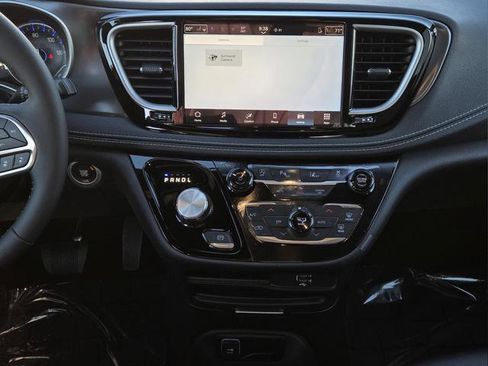 New 2026 Chrysler Pacifica Select image 20