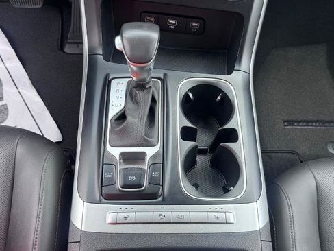 Used 2024 Kia Carnival LX FWD image 22